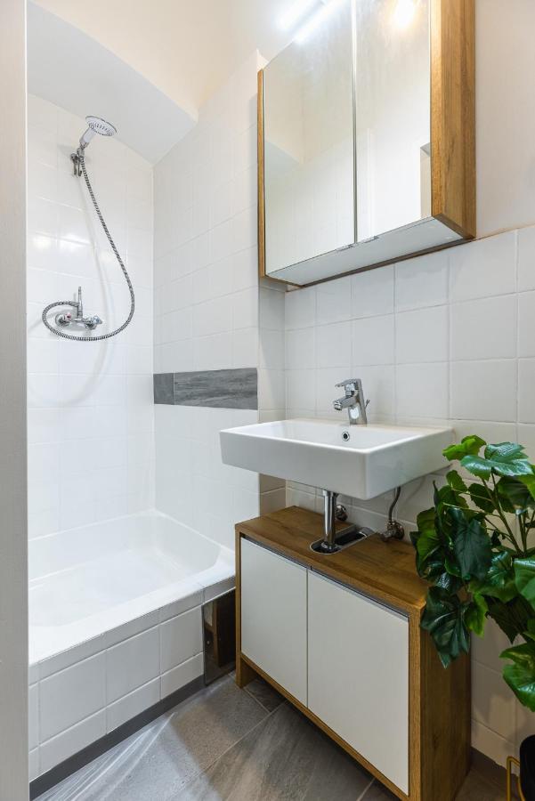 Stylish 1 Bedroom Near Hannovamarkt Apartment Wien